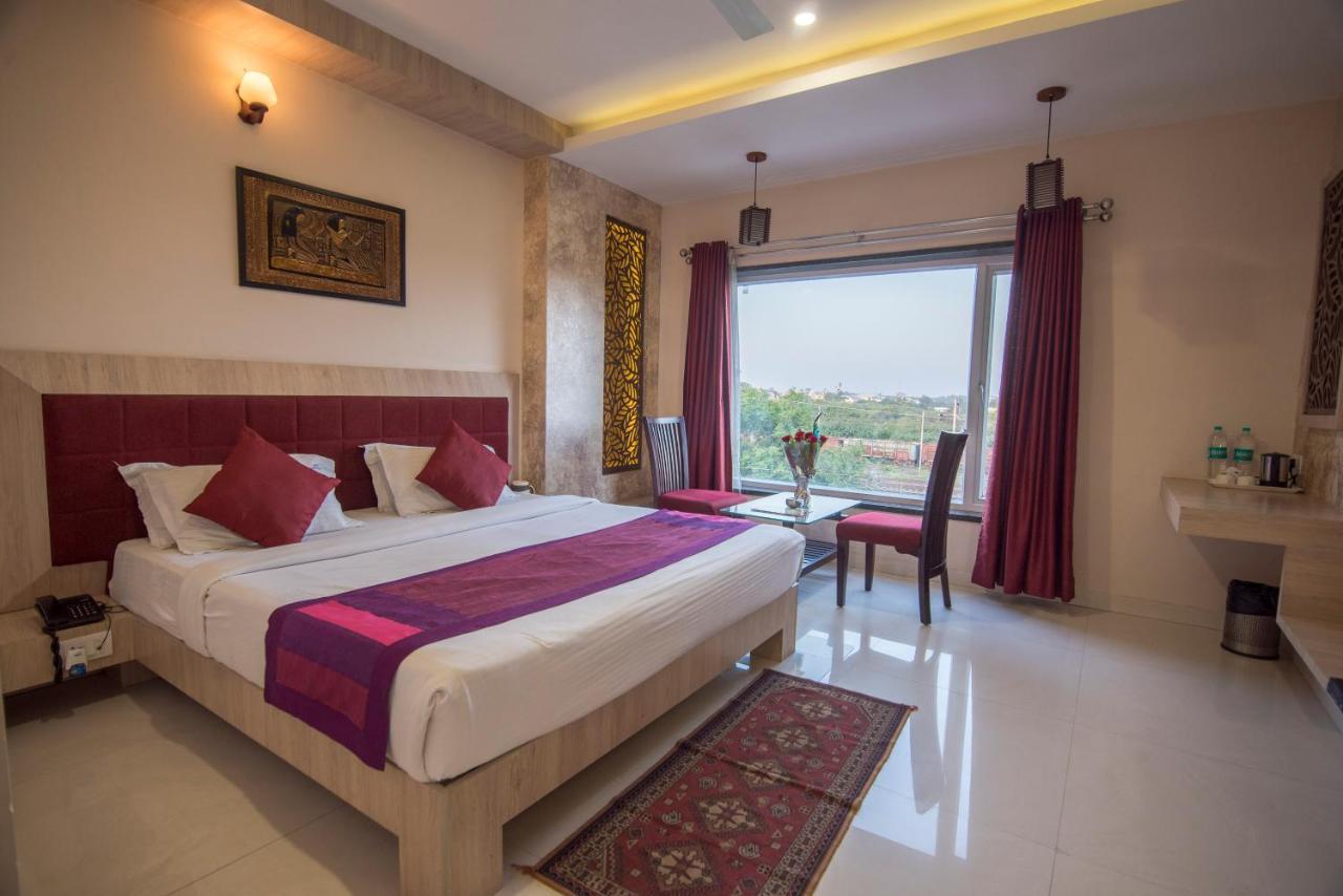 Hotel Signetic Blue Bhopal Exterior foto