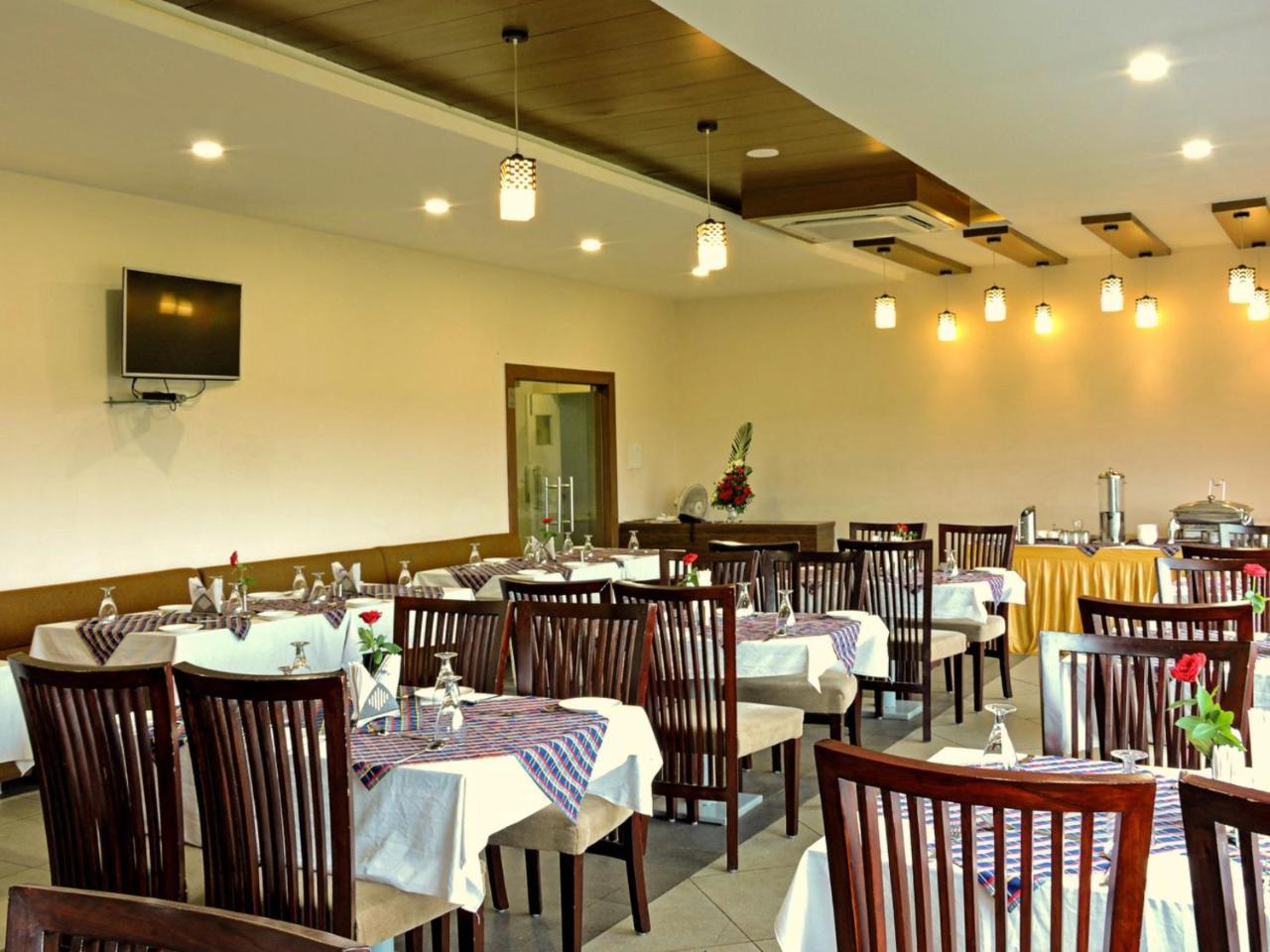 Hotel Signetic Blue Bhopal Exterior foto